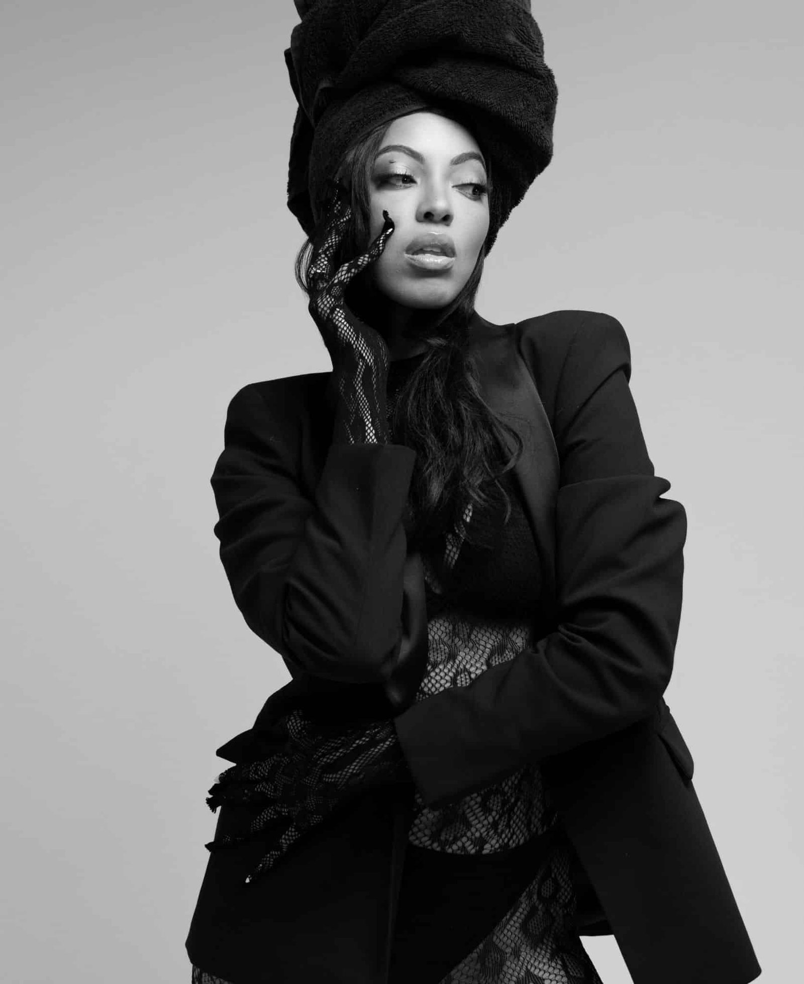 Nina LaRose – photographer -makeup artist (2)