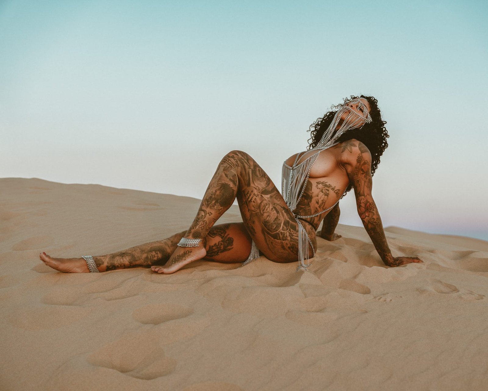 desert-fashion-photoshoot-sand-dunes-01.jpg