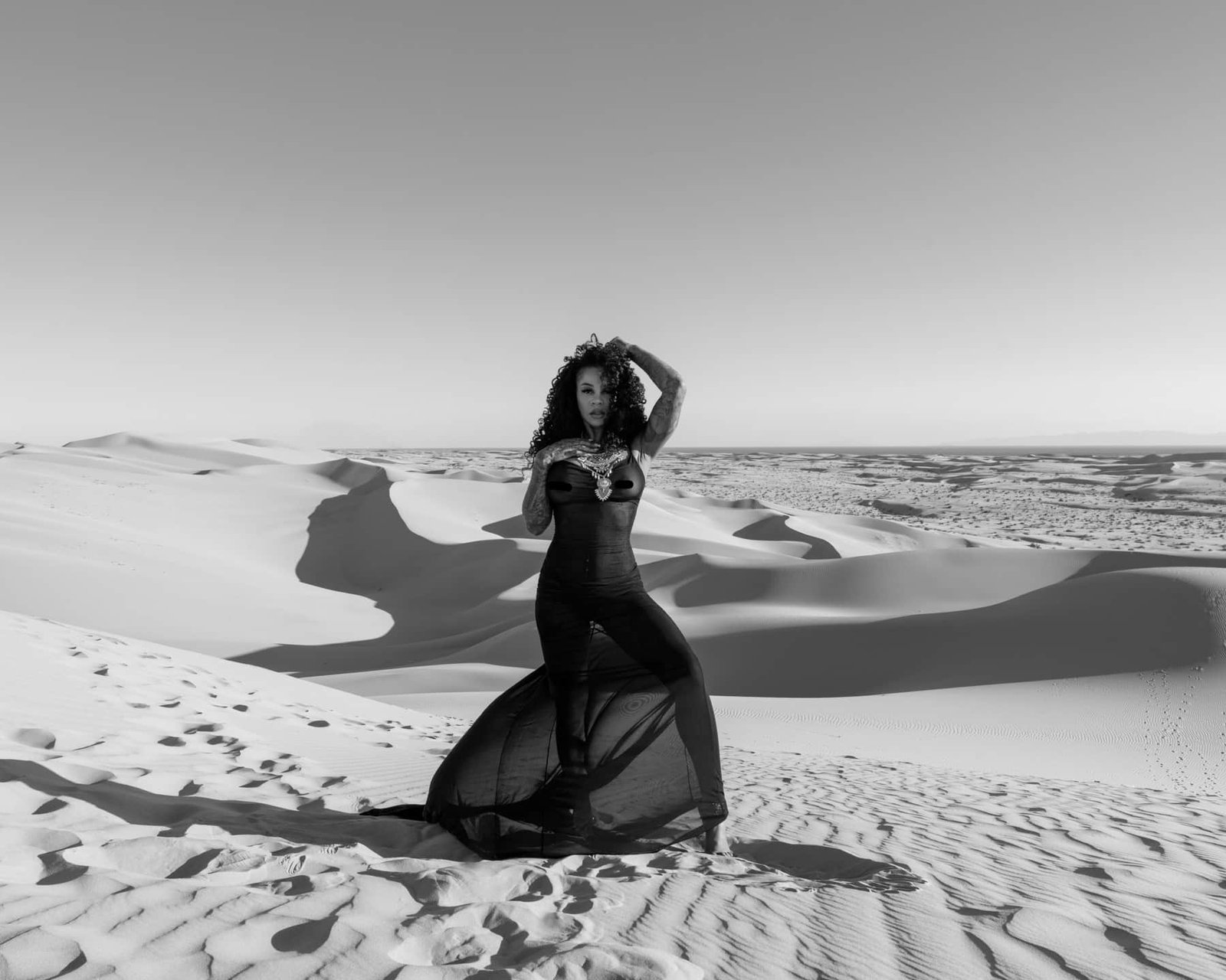 desert-fashion-photoshoot-sand-dunes-03.jpg